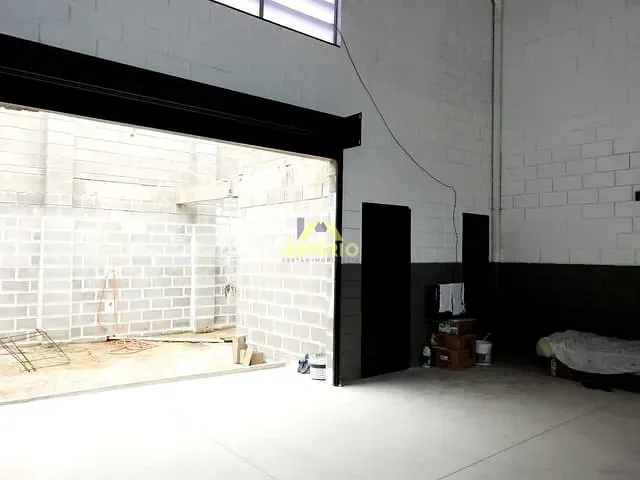 Galpão / Barracão com 240m², à venda, no bairro Residencial Vila dos Eucaliptos em Salto