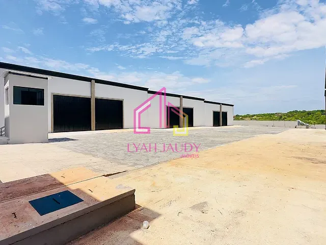 Galpão / Barracão com 250m², para alugar, no bairro Jardim Florianópolis em Cuiabá