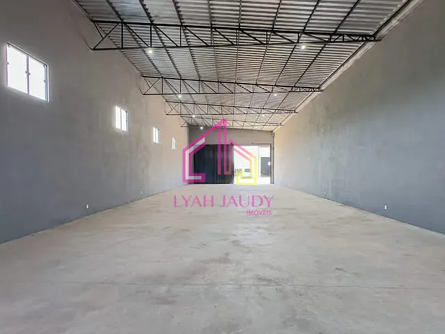 Galpão / Barracão com 250m², para alugar, no bairro Jardim Florianópolis em Cuiabá