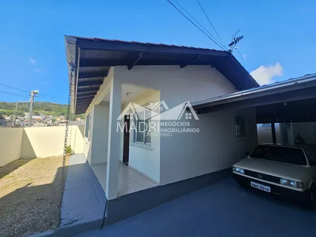 Casa 3 quartos e 1 banheiro, para alugar, no bairro Ipiranga em São José