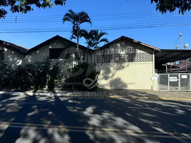 Galpão / Barracão com 2000m², para alugar, no bairro Centro em Holambra