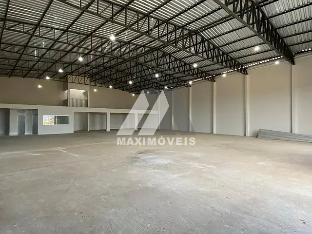 Galpão / Barracão com 540m², para alugar, no bairro Bela Vista em Araçuaí
