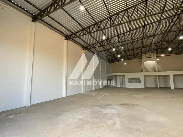 Galpão / Barracão com 540m², para alugar, no bairro Bela Vista em Araçuaí