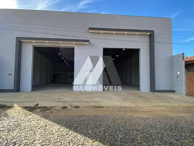 Galpão / Barracão com 540m², para alugar, no bairro Bela Vista em Araçuaí