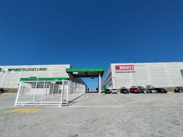Galpão / Barracão com 1192m², para alugar, no bairro Parque Central em Santo André