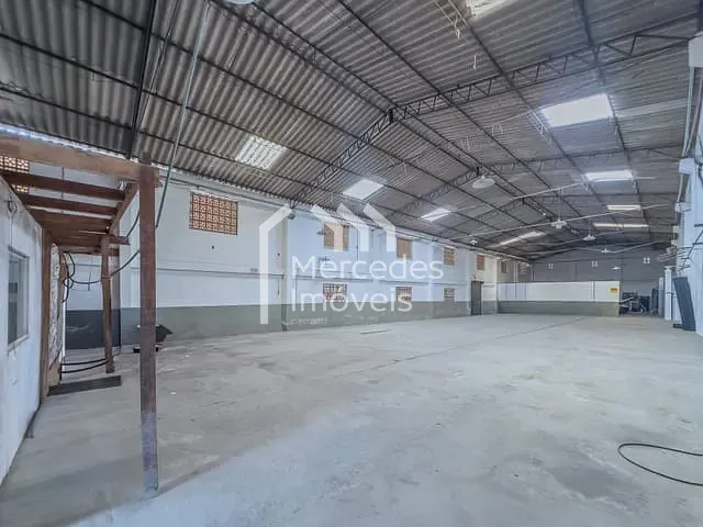 Galpão / Barracão com 400m², para alugar, no bairro Fazenda em Itajaí