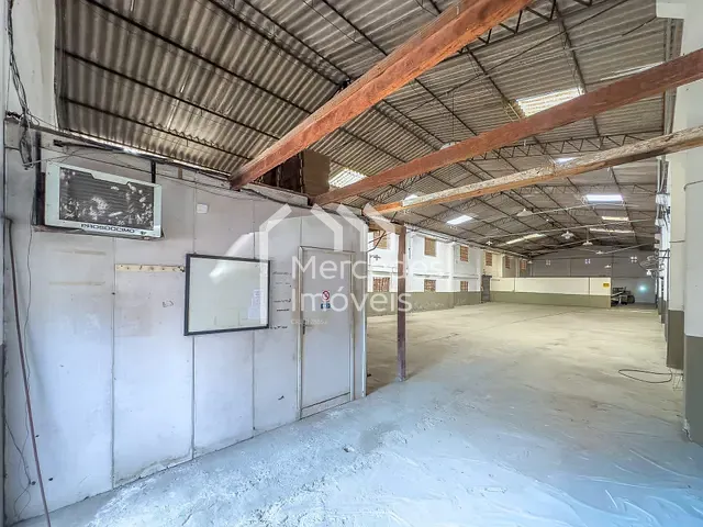 Galpão / Barracão com 400m², para alugar, no bairro Fazenda em Itajaí
