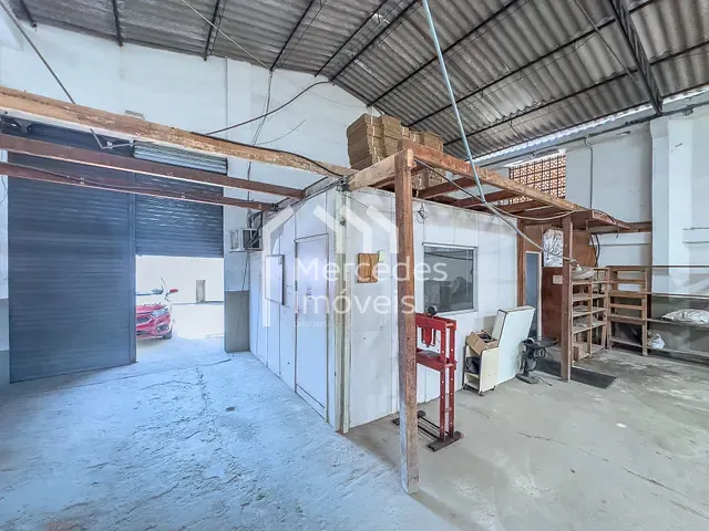 Galpão / Barracão com 400m², para alugar, no bairro Fazenda em Itajaí