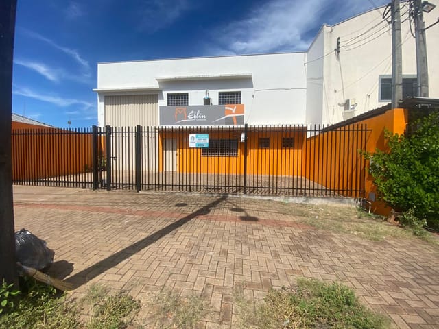 Galpão / Barracão com 300m², para alugar, no bairro Jardim Sao Paulo em Cambé