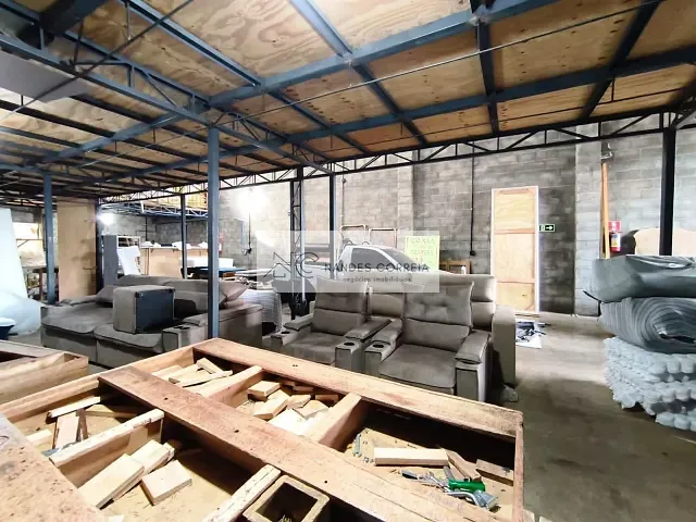 Galpão / Barracão com 307m², para alugar, no bairro Jardim Tropical em Londrina