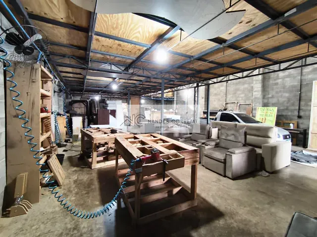 Galpão / Barracão com 307m², para alugar, no bairro Jardim Tropical em Londrina
