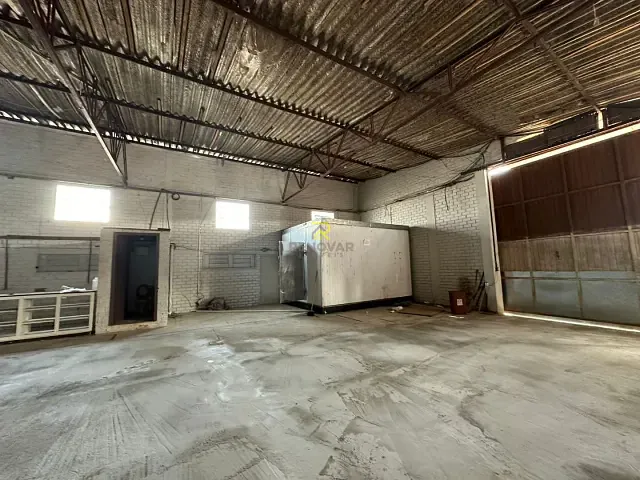 Galpão / Barracão com 1000m², para alugar, no bairro Industrial em Guarapuava
