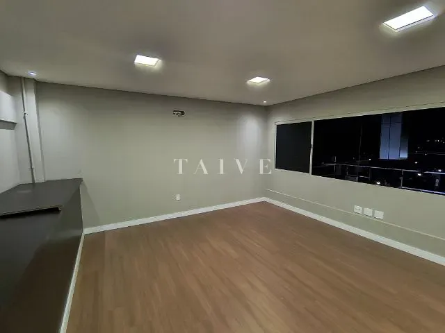 Galpão / Barracão com 786m², para alugar, no bairro Vila Ipiranga em Londrina