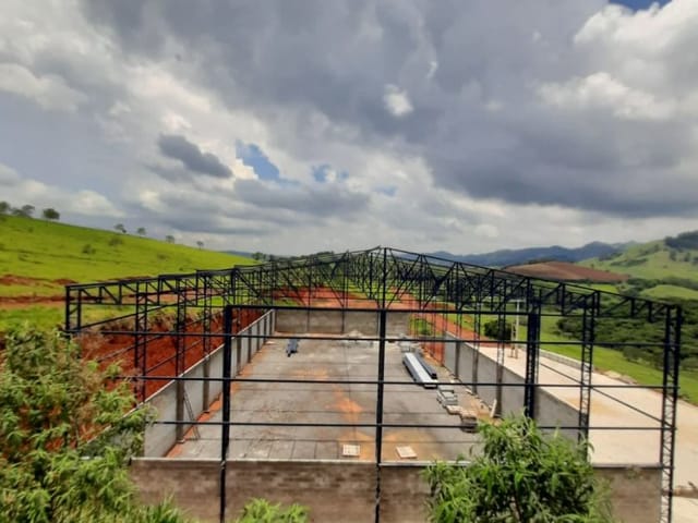 Galpão / Barracão com 1300m², para alugar, no bairro Senador  em Cambuí