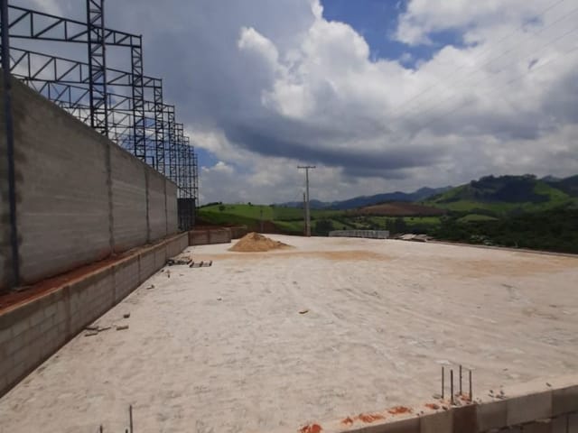 Galpão / Barracão com 1300m², para alugar, no bairro Senador  em Cambuí