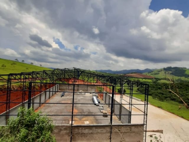 Galpão / Barracão com 1300m², para alugar, no bairro Senador  em Cambuí