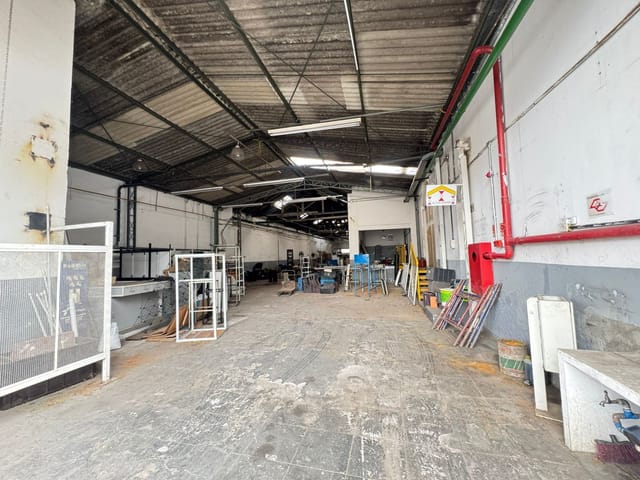 Foto do Galpão / Barracão - 💡 Transforme 659m² em Sucesso: Localização Estratégica Na Mooca para Empreender! 💼 | Organização Imobiliária Açores