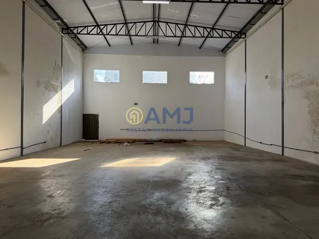 Galpão / Barracão com 360m², para alugar, no bairro Ilda em Aparecida de Goiânia