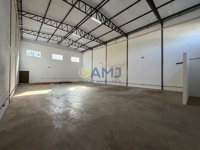 Galpão / Barracão com 360m², para alugar, no bairro Ilda em Aparecida de Goiânia