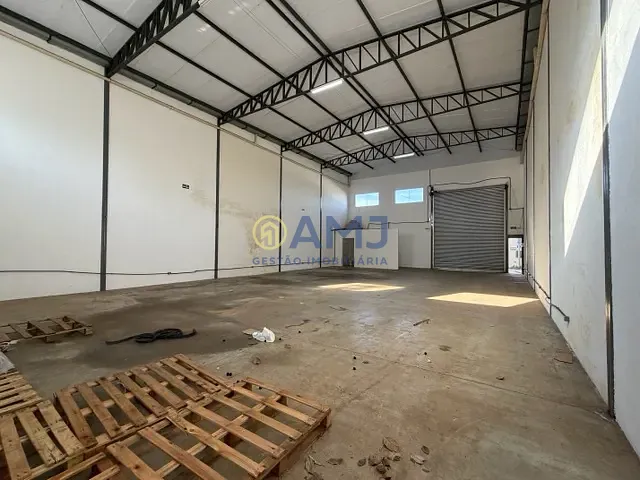 Galpão / Barracão com 360m², para alugar, no bairro Ilda em Aparecida de Goiânia