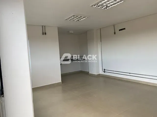 Galpão / Barracão com 2784m², para alugar, no bairro Iporanga em Sorocaba