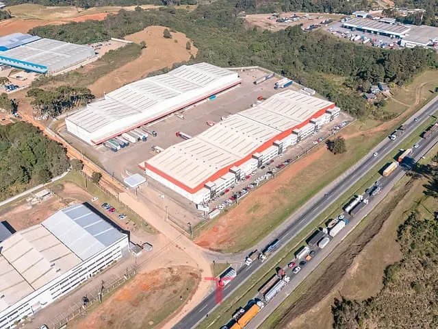 Galpão / Barracão com 1534m², para alugar, no bairro Costeira em São José dos Pinhais