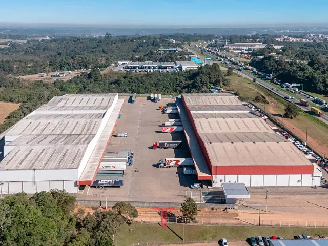 Galpão / Barracão com 1534m², para alugar, no bairro Costeira em São José dos Pinhais