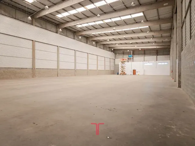Galpão / Barracão com 1534m², para alugar, no bairro Costeira em São José dos Pinhais