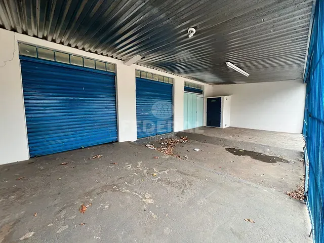 Galpão / Barracão com 840m², para alugar, no bairro Jardim Novo Mundo em Goiânia
