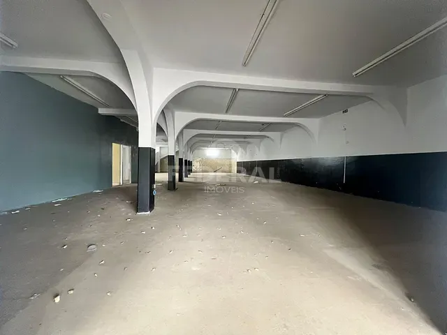 Galpão / Barracão com 840m², para alugar, no bairro Jardim Novo Mundo em Goiânia