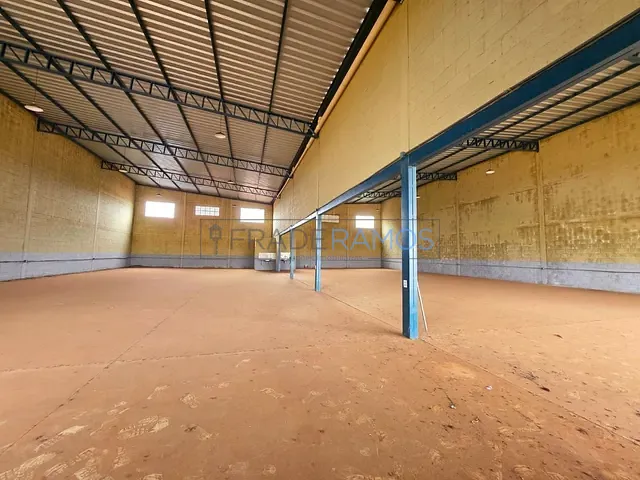 Galpão / Barracão com 360m², para alugar, no bairro Estancia Aroeira em Trindade