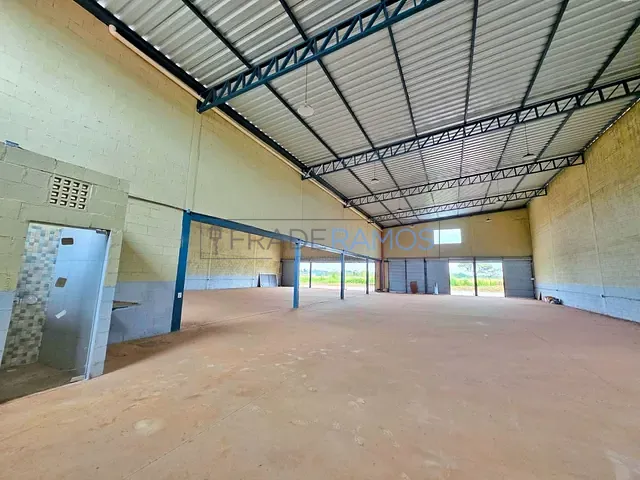 Galpão / Barracão com 360m², para alugar, no bairro Estancia Aroeira em Trindade