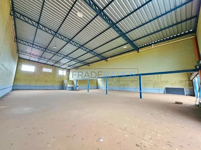 Galpão / Barracão com 360m², para alugar, no bairro Estancia Aroeira em Trindade