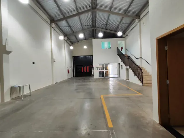 Galpão / Barracão com 250m², para alugar, no bairro Jardim Belo Horizonte em Londrina