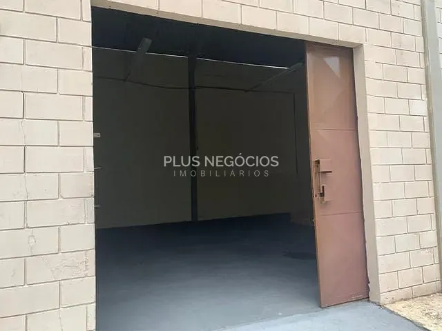 Galpão / Barracão com 300m², para alugar, no bairro Vila Barão em Sorocaba