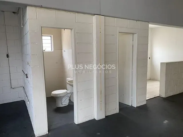 Galpão / Barracão com 300m², para alugar, no bairro Vila Barão em Sorocaba