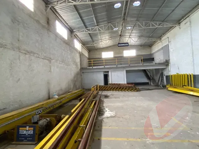 Galpão / Barracão com 328m², para alugar, no bairro Princesa em Praia Grande