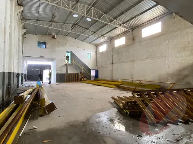 Galpão / Barracão com 328m², para alugar, no bairro Princesa em Praia Grande