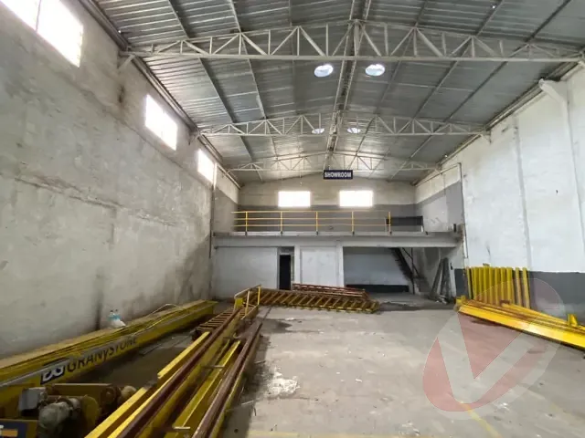 Galpão / Barracão com 328m², para alugar, no bairro Princesa em Praia Grande