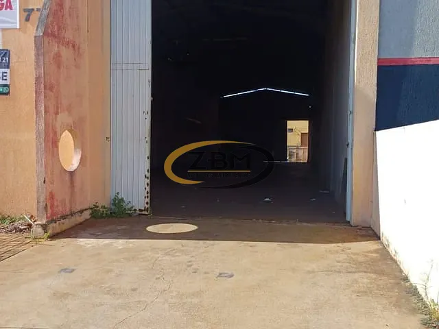 Galpão / Barracão com 525m², para alugar, no bairro Waldemar Hauer em Londrina