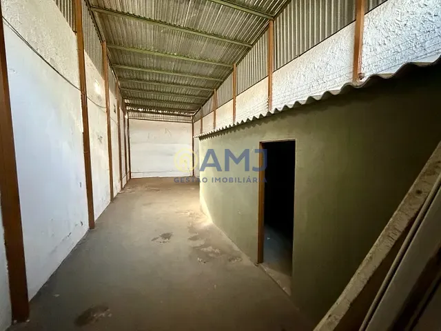 Galpão / Barracão com 250m², à venda, no bairro Jardim Olímpico em Aparecida de Goiânia