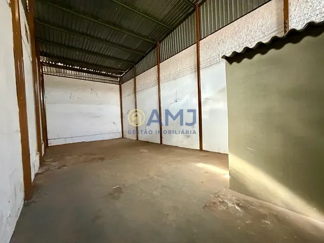 Galpão / Barracão com 250m², à venda, no bairro Jardim Olímpico em Aparecida de Goiânia