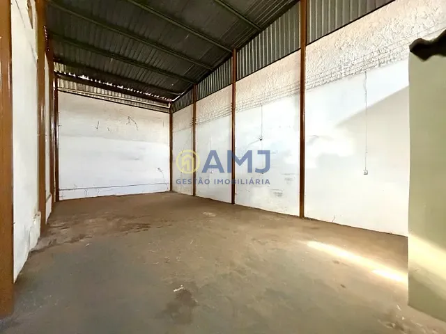 Galpão / Barracão com 250m², à venda, no bairro Jardim Olímpico em Aparecida de Goiânia