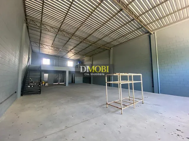 Galpão / Barracão com 300m², para alugar, no bairro Santa Cruz em Gravataí
