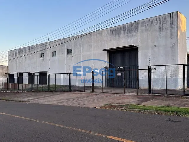 Galpão / Barracão com 2000m², para alugar, no bairro Parque Industrial José Belinati em Londrina