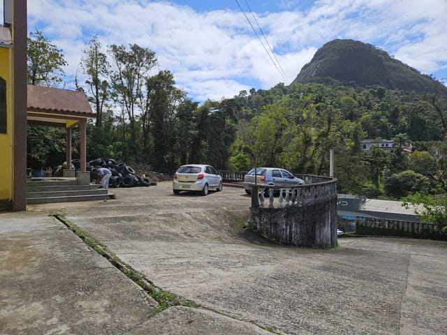 Galpão / Barracão com 600m², para alugar, no bairro Quitandinha em Petrópolis