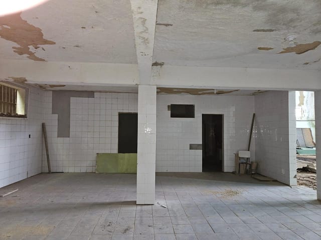 Galpão / Barracão com 600m², para alugar, no bairro Quitandinha em Petrópolis