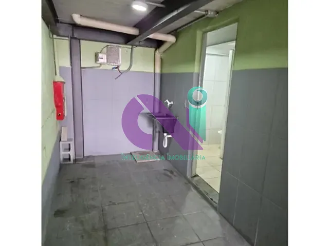 Galpão / Barracão com 250m², para alugar, no bairro Piratininga em Osasco