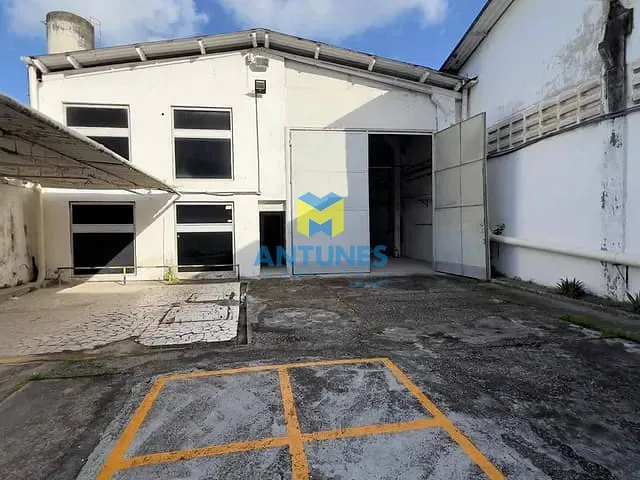 Galpão / Barracão com 1237m², para alugar, no bairro Afogados em Recife