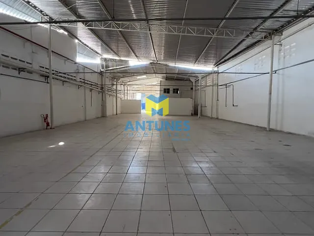 Galpão / Barracão com 1237m², para alugar, no bairro Afogados em Recife